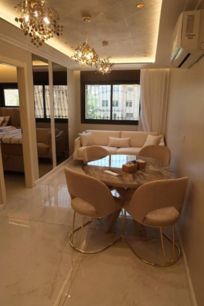 new luxury high end apartment on minchas yitzchok - מנחת יצחק